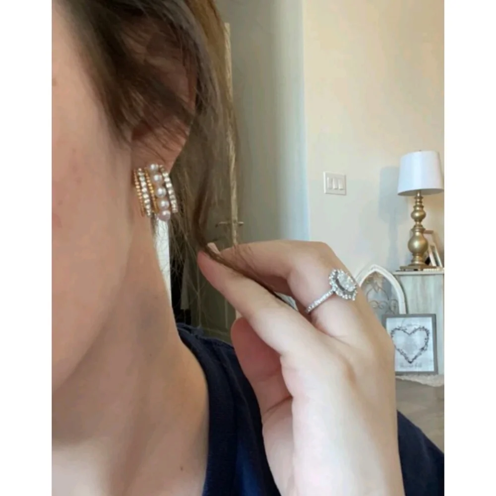 Anthropologie Avery Classy Pearl Cluster  Cubic Zirconia Cuff Earrings - Picture 5 of 5